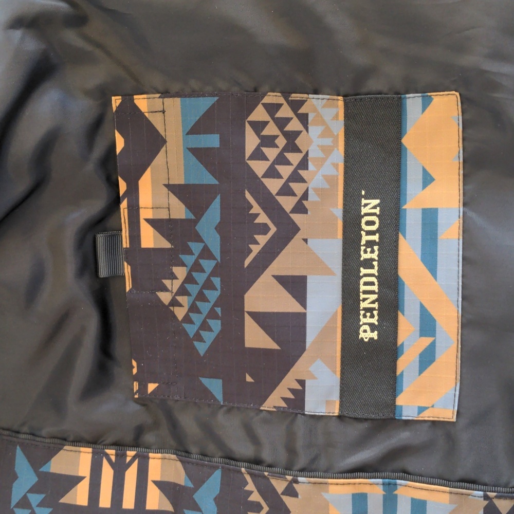 Pendleton Geometric Pattern Quilted Vest, Large - Picture 6 of 6